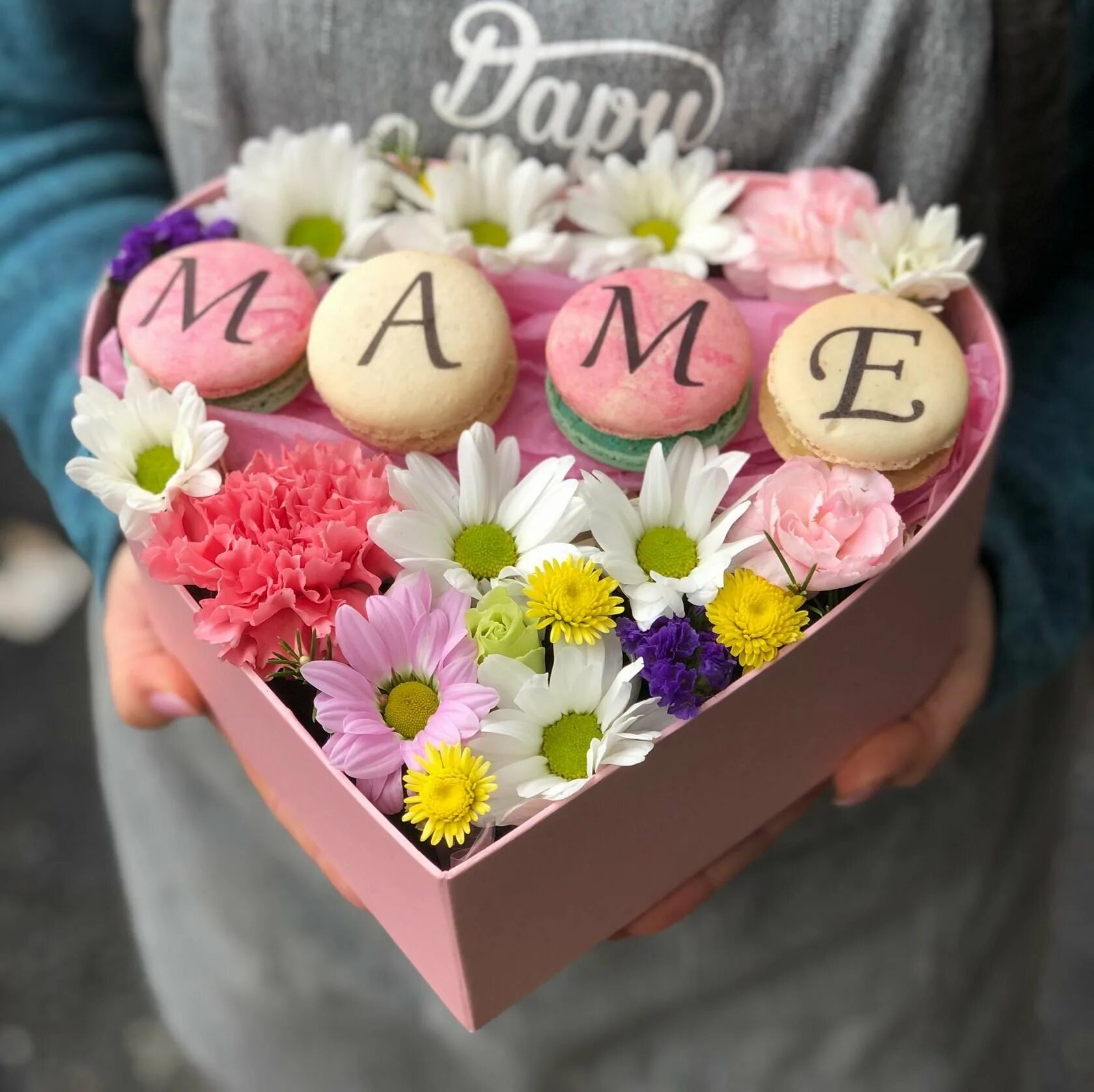Букет цветов для мамы. Букет маме на день рождения. Красивый букет для мамы. Красивый букет цветов для мамы.