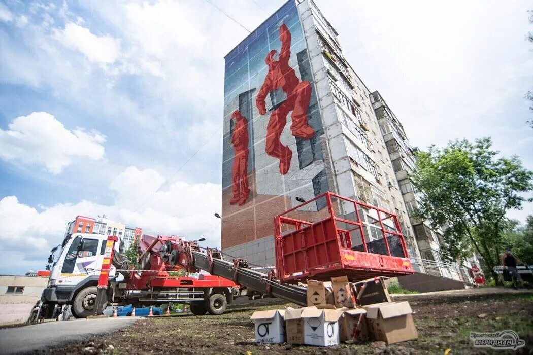 Свердловские большевики. Граффити старых Большевиков. Граффити ЕКБ. Уральский рабочий граффити в Екатеринбурге. Старых Большевиков Екатеринбург стрит арт.