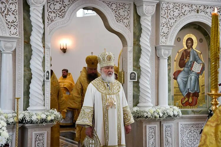 Храм маяк петра и февронии в новороссийске. Храм петра и февронии новороссийск. Храм в новороссийске на набережной петра и февронии. Новороссийск церковь на набережной. Храм маяк петра и февронии в новороссийске.