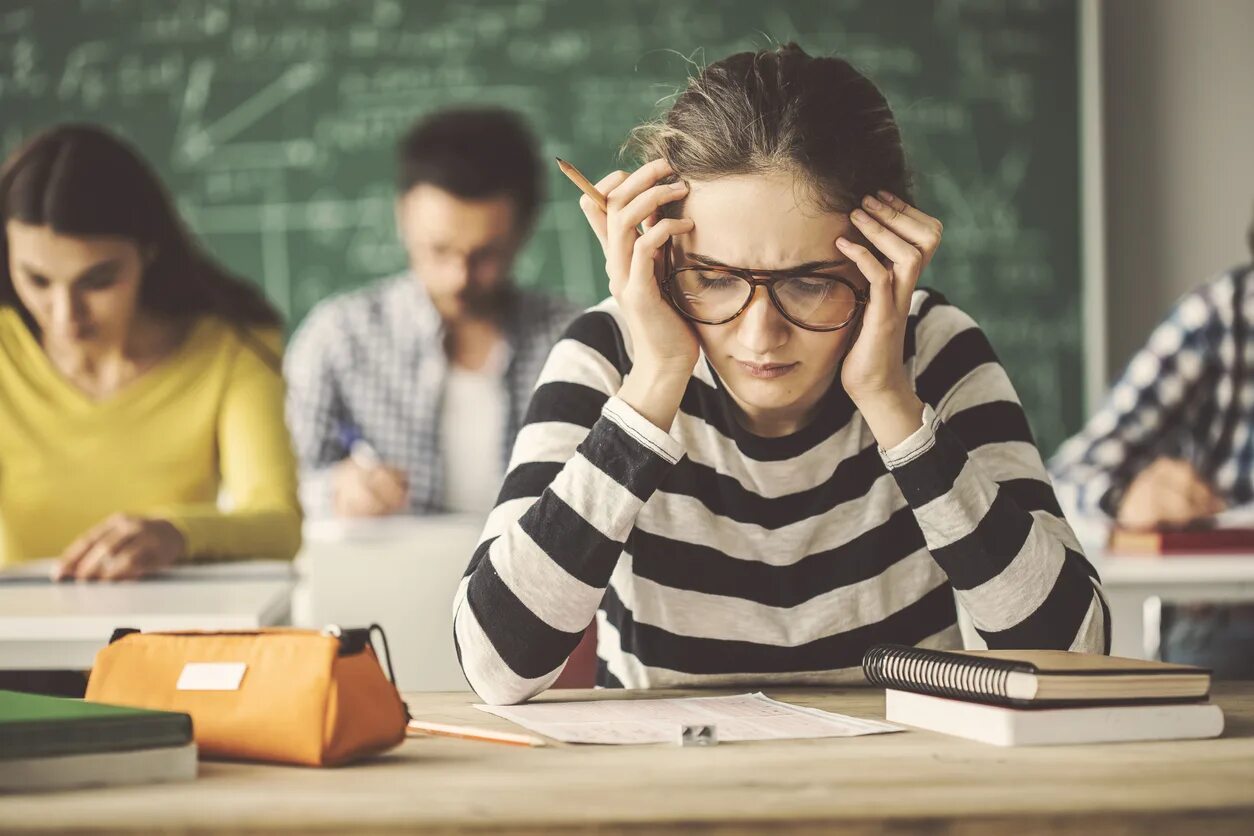 School problems. Стресс у студентов. ЕГЭ стресс. Стресс на экзамене. Студент на экзамене.