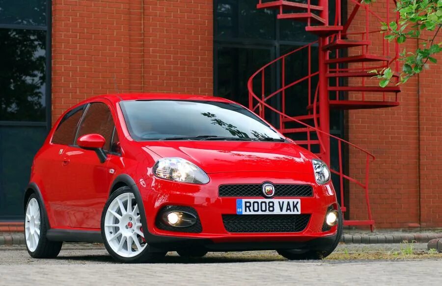 Fiat grande punto 3 door. Fiat grande punto 1. 2 бензин замена ремня грм. Grande punto 1. Fiat grande punto 3.