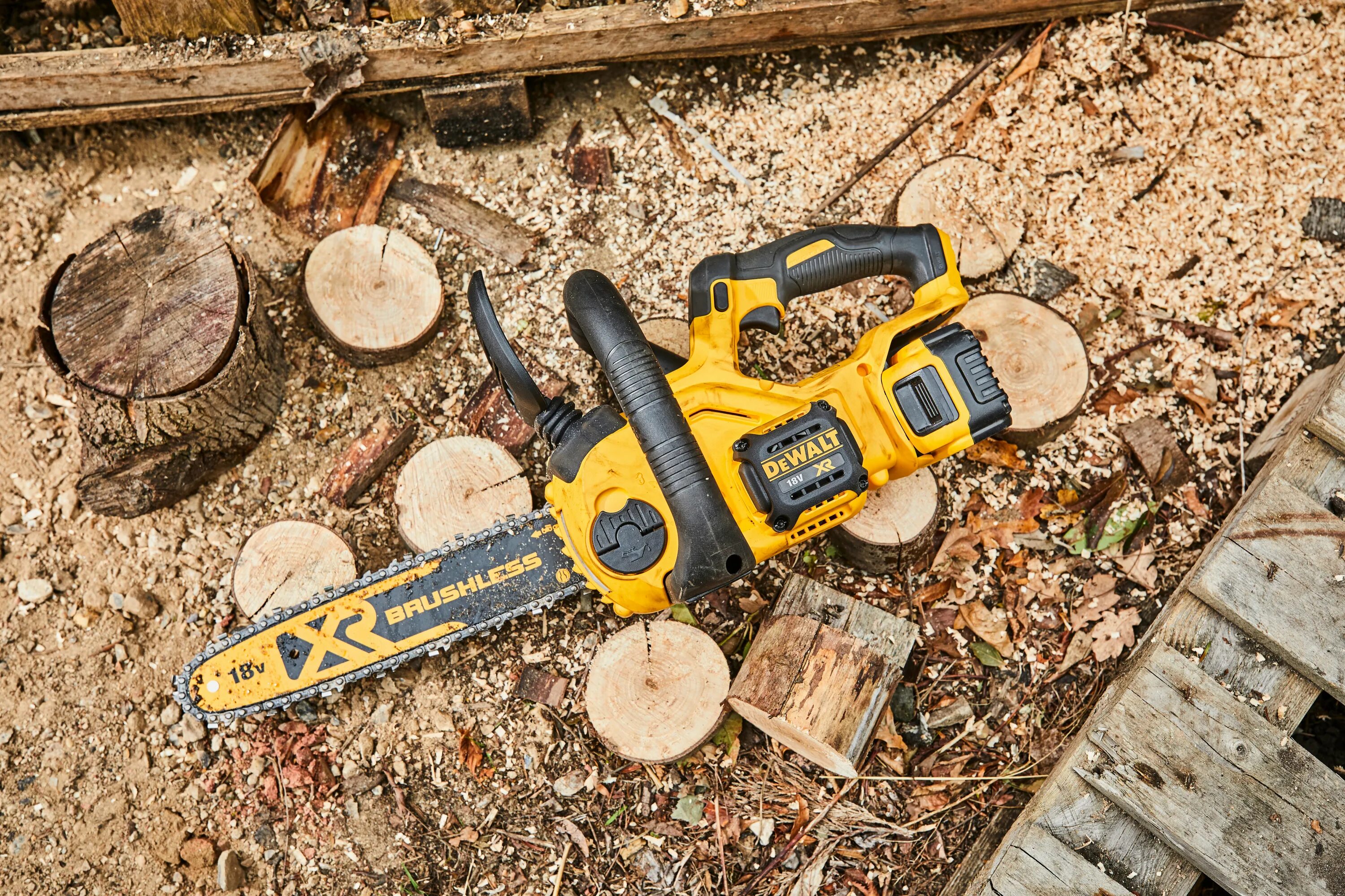 DEWALT dcm565. Пила аккумуляторная DEWALT 18v. Аккумуляторная пила DEWALT dcm565n. Цепная пила 565 DEWALT. Мини пила аккумуляторная деволт