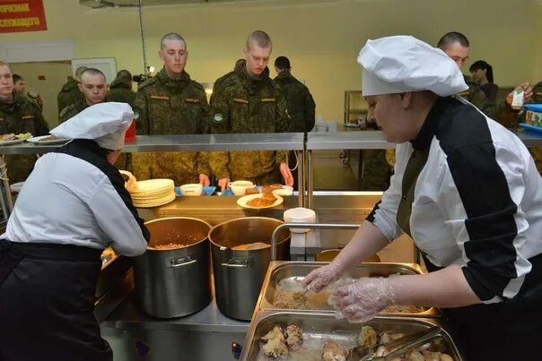 Столовой 2 разбор. Чебаркуль военная часть столовая. столовая воинской части. военные в столовой. столовая в военной части.