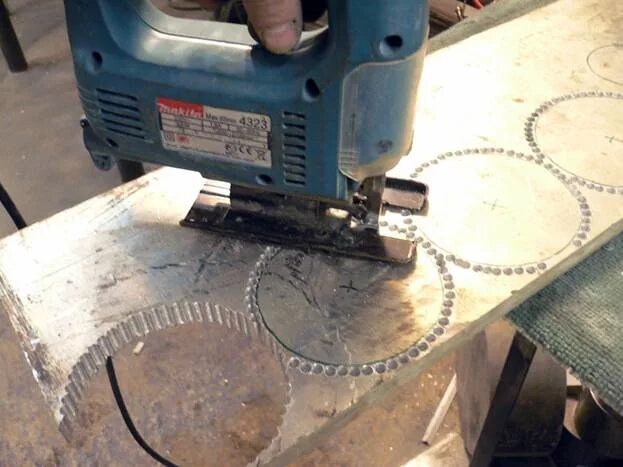 Оргстекло лобзиком. Лобзик по металлу электрические. Направляющие для пилки на электролобзик festool. Можно лобзиком пилить металл. Лобзик по металлу электрические.