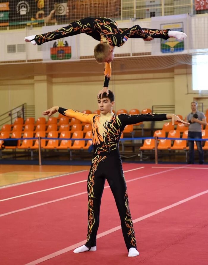 Кубок Солкова спортивная акробатике. Великий Новгород соревнования спортивная акробатика. Спортивная акробатика вольтиж. Спортивная акробатика соревнования в Великом Новгороде. Почему современная акробатика универсальный вид спорта