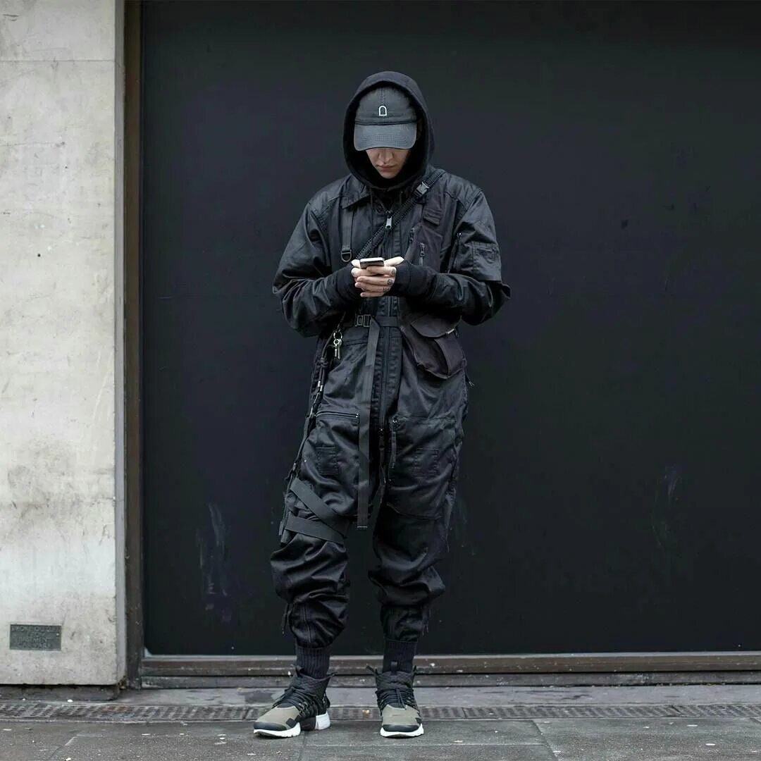 God wearing. Теквир варкор. Techwear черные. Стиль одежды Techwear. Варкор стиль одежды.