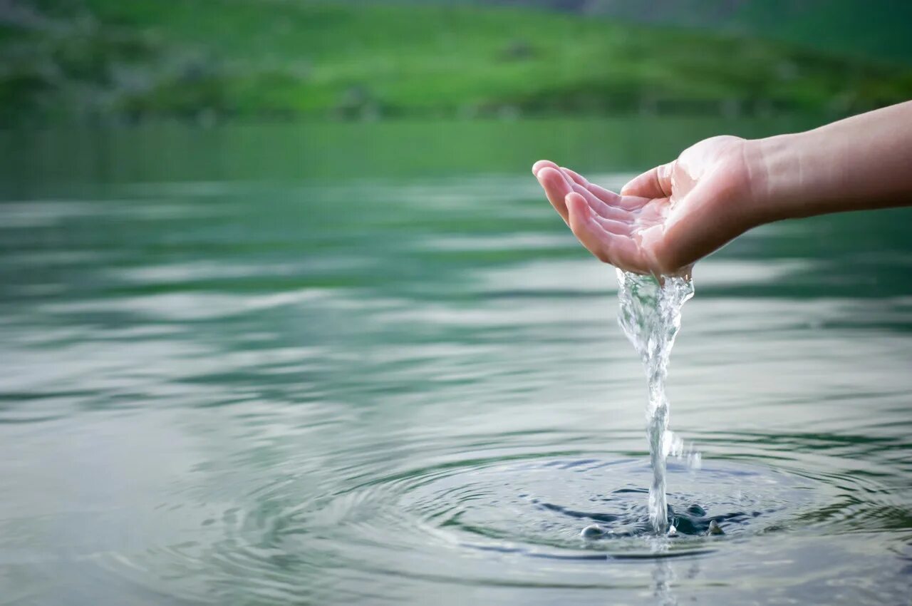 Чистая вода. Вода источник жизни. Пресная вода. Чистота воды. Что делает человек из воды
