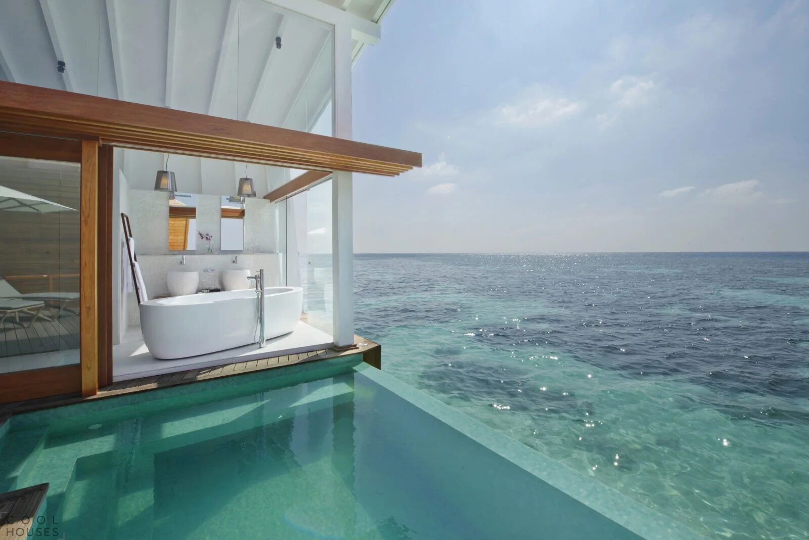 Huvafen fushi maldives 5*. Отель с видом на воду. Отель с видом на воду. Regis мальдивы. Отель w retreat & spa.