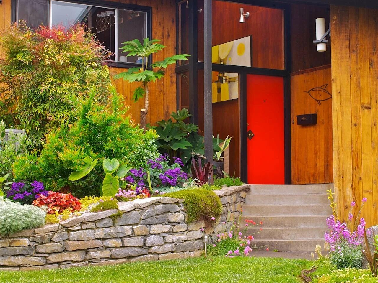 Клумба Бабушкин палисадник. Цветы в палисаднике перед домом. Клумба в палисаднике перед домом. Ландшафт палисадника перед домом.