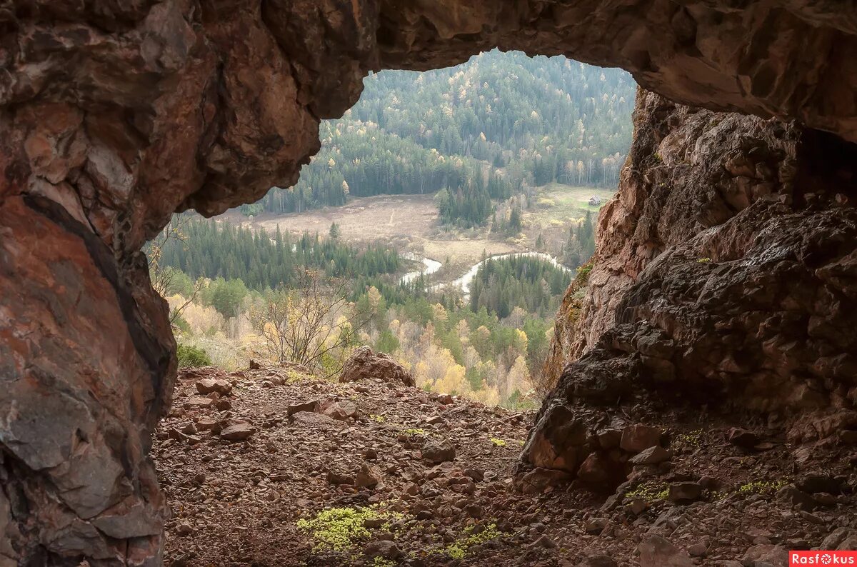пещеры в марий эл. грот неглубокая пещера. сугомакская пещера кыштым. грот дианы и лермонтова пятигорск. скала пещера.