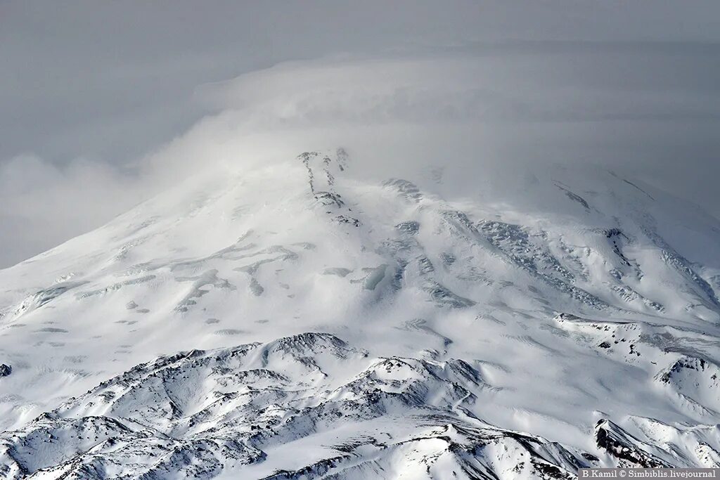 Погода на горе эльбрус на 14. Гора Эльбрус. Эльбрус климат. Гора букашка Приэльбрусье. Эльбрус непогода.