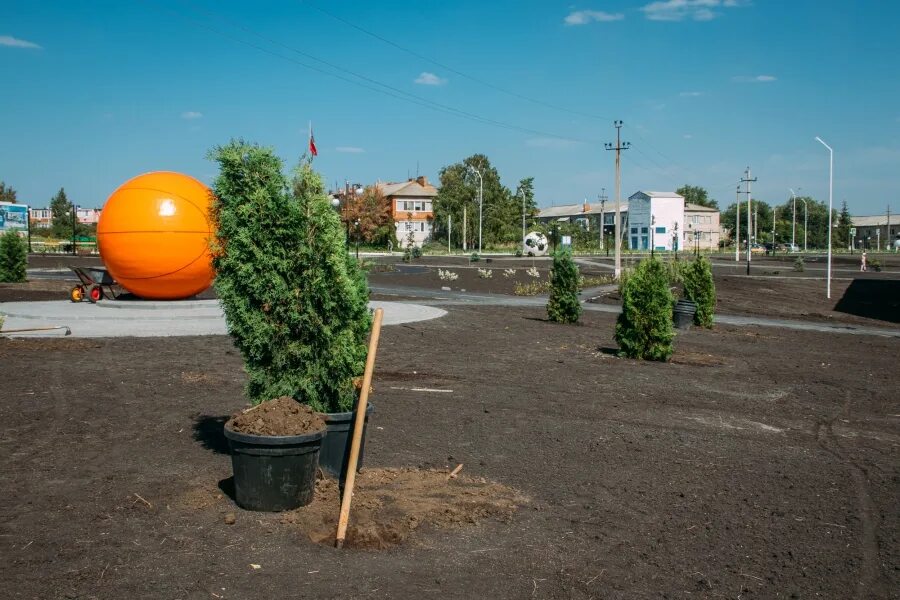 Сквер Центральный в Татищево. Поселок Татищево Саратовская область. Стадион Татищево Саратовской. Сквер спортивный в Татищевском районе.