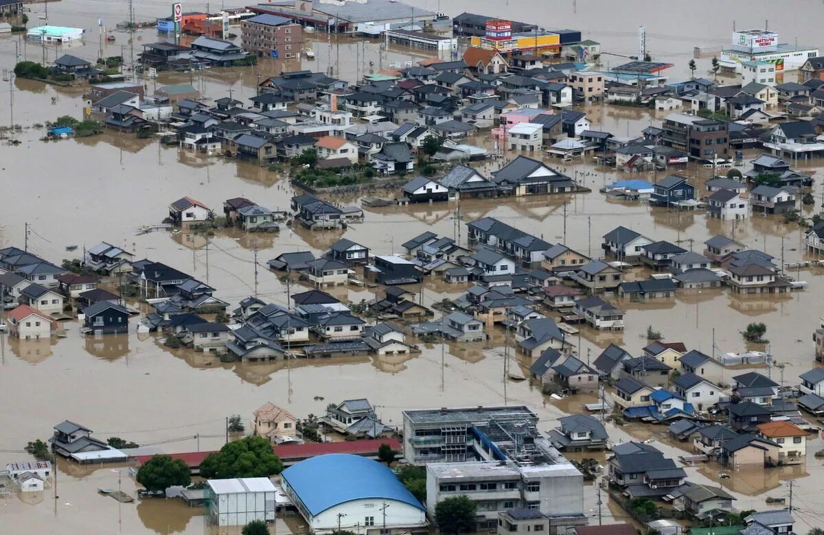 Flood natural disaster. Наводнение в Японии 2022. ЦУНАМИ В Японии 2022. Тайфун в Японии. Япония после наводнения 2018.