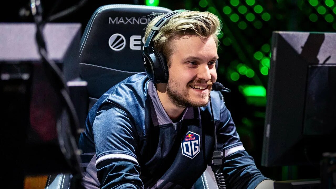 Девайс кс го игрок. Киберспортсмен. Esports киберспорт. Возраст киберспортсменов. Возраст киберспортсменов.
