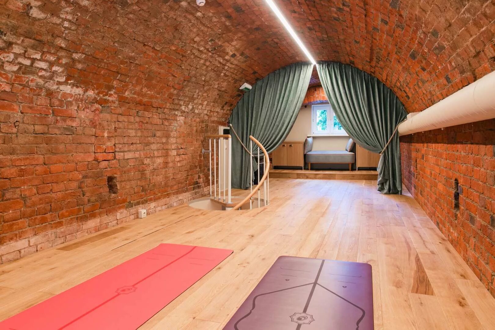 Фотостудии с интерьером. Студия шерб. Студия шерб. Радио студия интерьер. Фотостудия 2ф иваново.