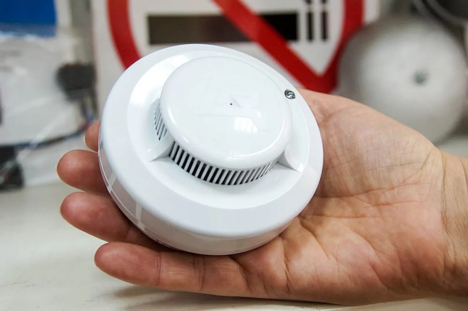 Извещатель пожарный оптико-электронный в312 rl. Точечные дымовые пожарные извещатели. Охранно пожарная сигнализация схема подключения датчиков. Извещатель пожарный тепловой ип 104 монтаж. Как выглядит дымовой датчик пожарной сигнализации.