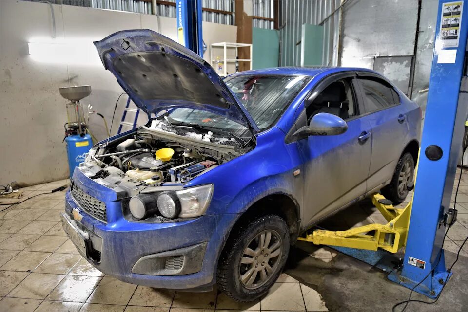 Масло АКПП Шевроле Авео т300. Chevrolet Aveo t300 масло АКПП. Авео т300 1.6 автомат. Шевроле Авео т300 в автосервисе. Замена масла акпп авео