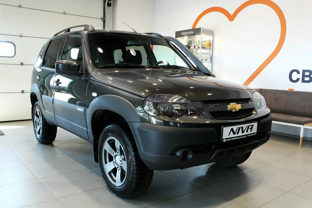 Купить ниву шевроле с завода цена. Шевроле Нива 212300-55. Chevrolet Niva 1.7 gl. Chevrolet Niva Рестайлинг. Нива Шевроле новая.