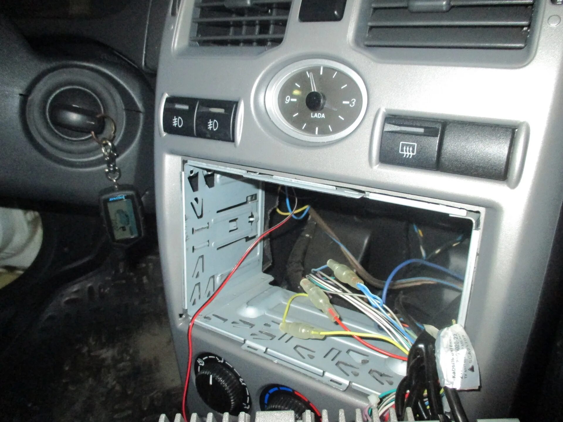 Питание для магнитолы - Lada Приора седан, 1,6 л, 2011 года автозвук DRIVE2