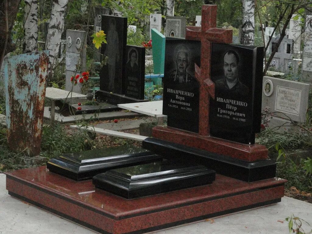 Гранитные памятники краснодаре. Гранитные памятники краснодаре. Гранитный памятник фигурный. Надгробие на могилу. Памятник с закрытым цветником.