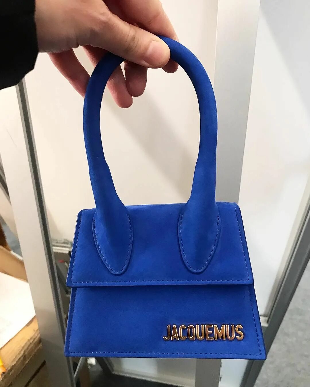 Сумка jacquemus оригинал. Jacquemus сумки Blue. Джек Мьюз сумка. Jacquemus сумка синяя.