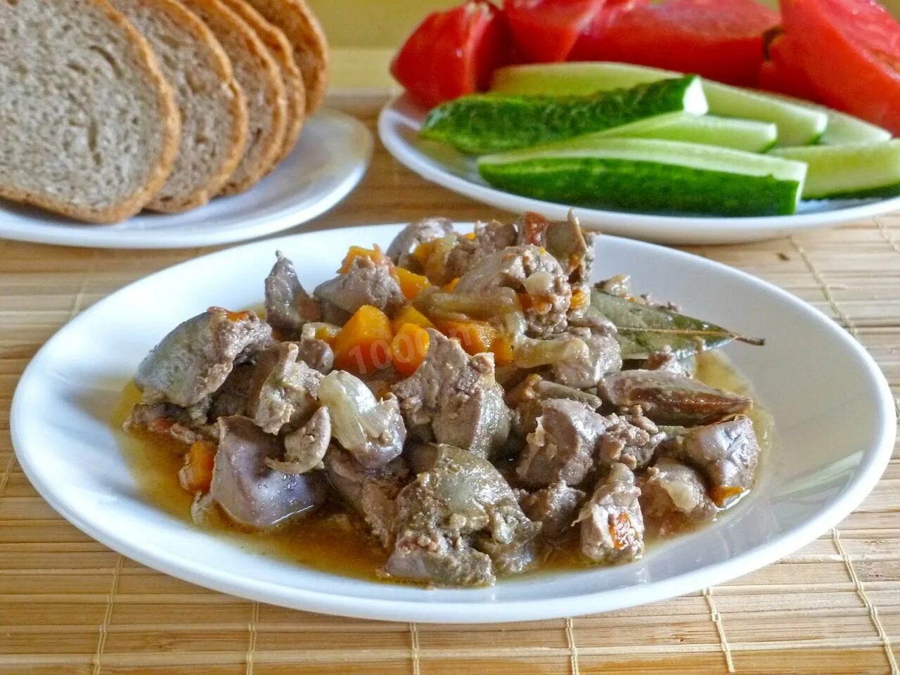 Вкусно куриная печень с подливкой. Гуляш. Гуляш куриный. Блюда из куриной печени. Гуляш из куриной печени с подливкой.