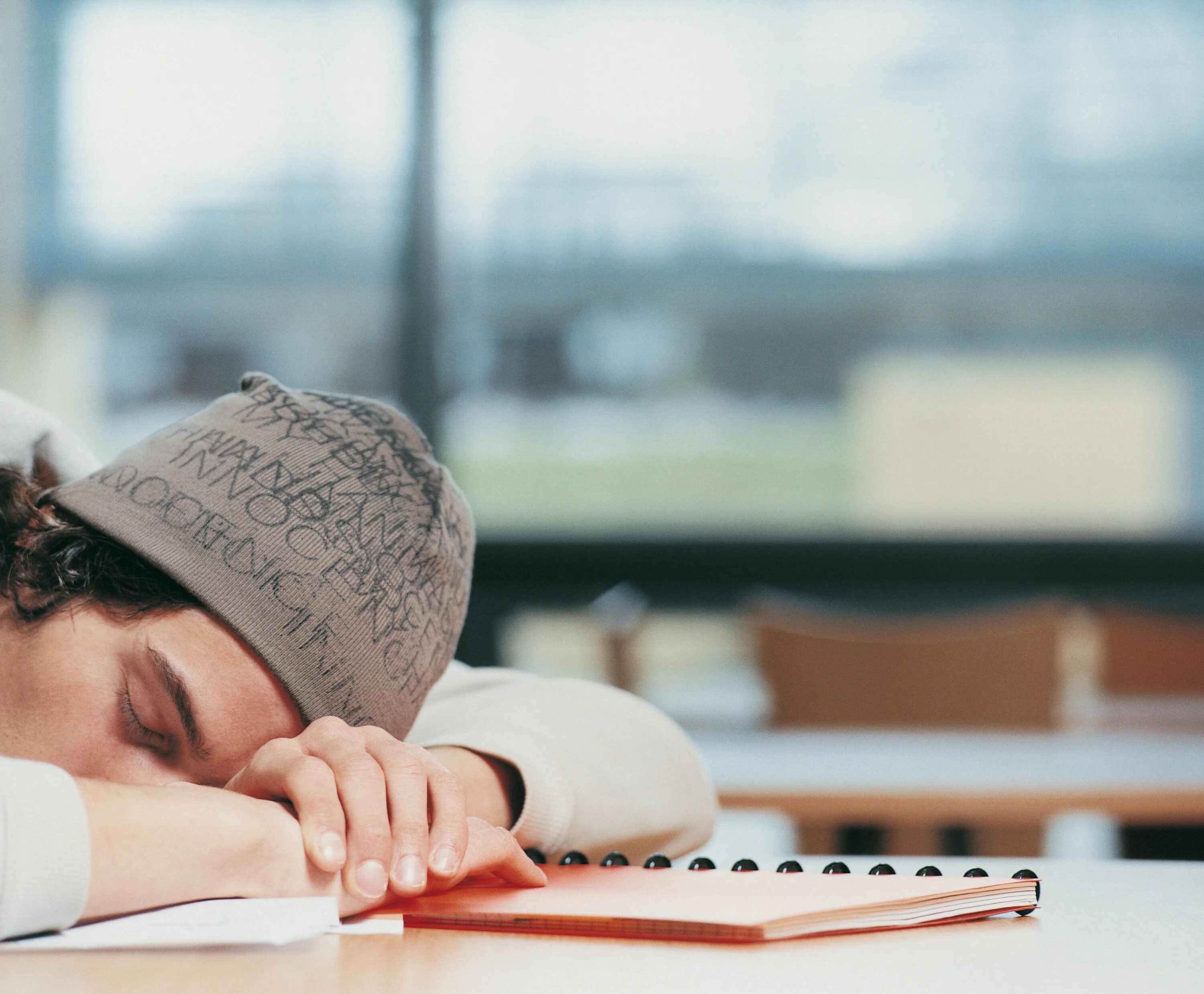 Сон студента. Сон на лекции. Спать на парах. Сплю со студенткой