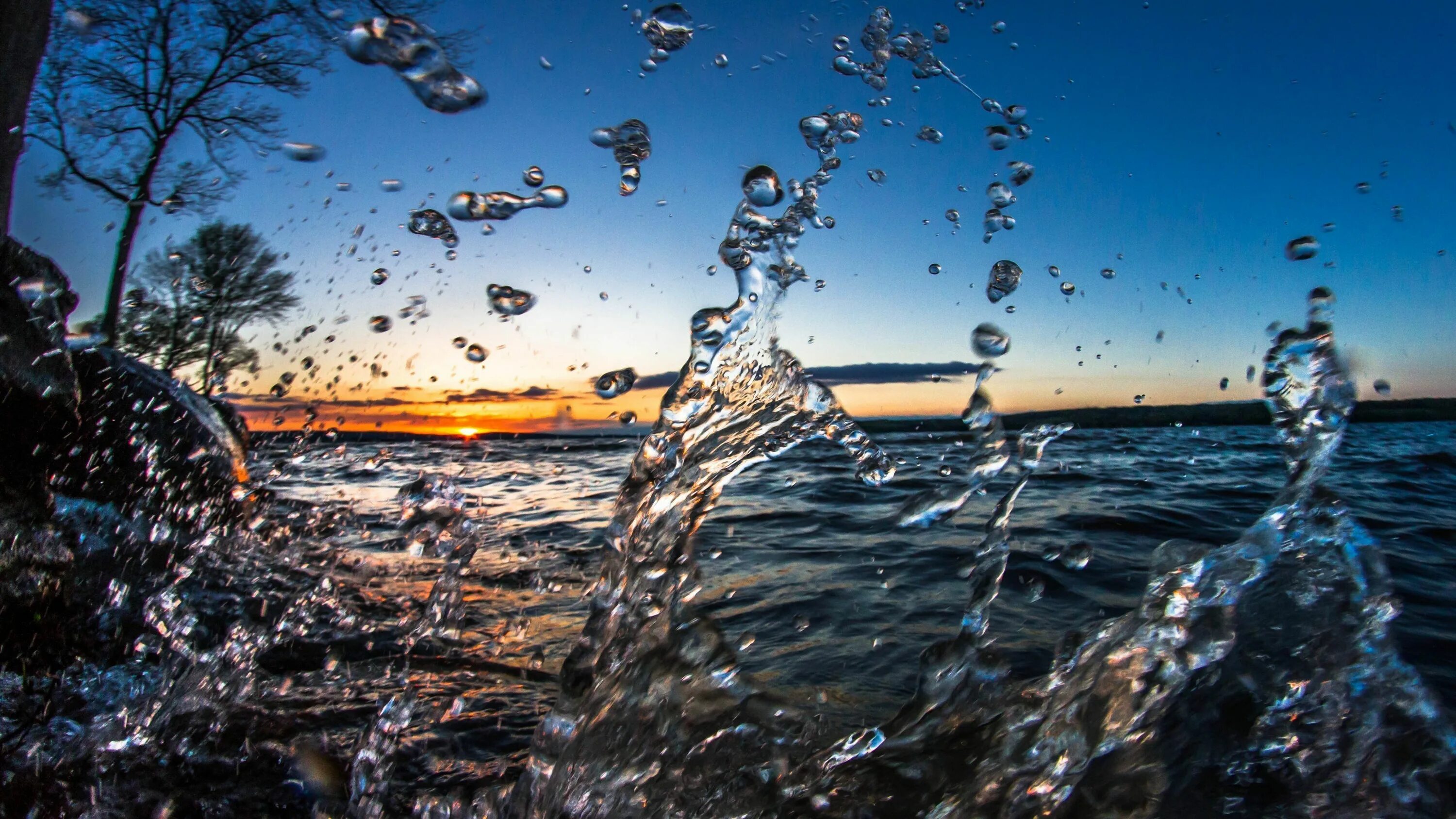 Брызги воды. Вода в природе. Всплеск воды. Пейзаж с водой. Красивое видео воды