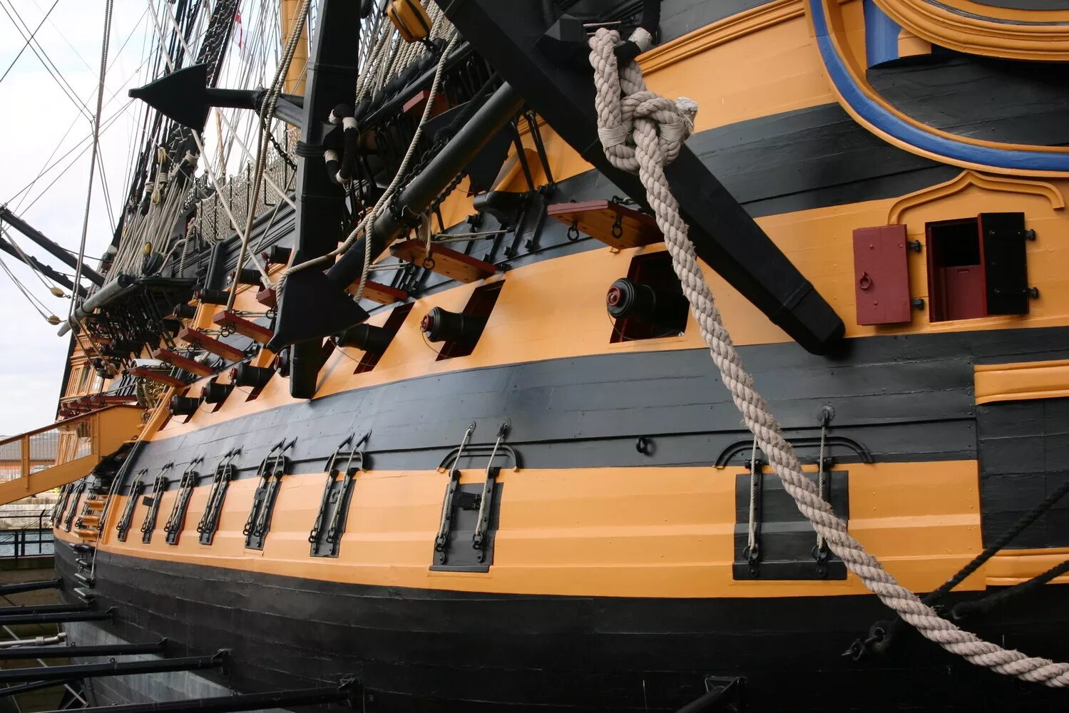 Как называется палуба судна. Линкор HMS Victory. Виктори корабль музей. HMS Victory палубы.