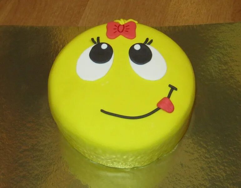 Торт улыбнись. Торт смайлик. Торт солнышко. Торт улыбка. Тортик с улыбкой.