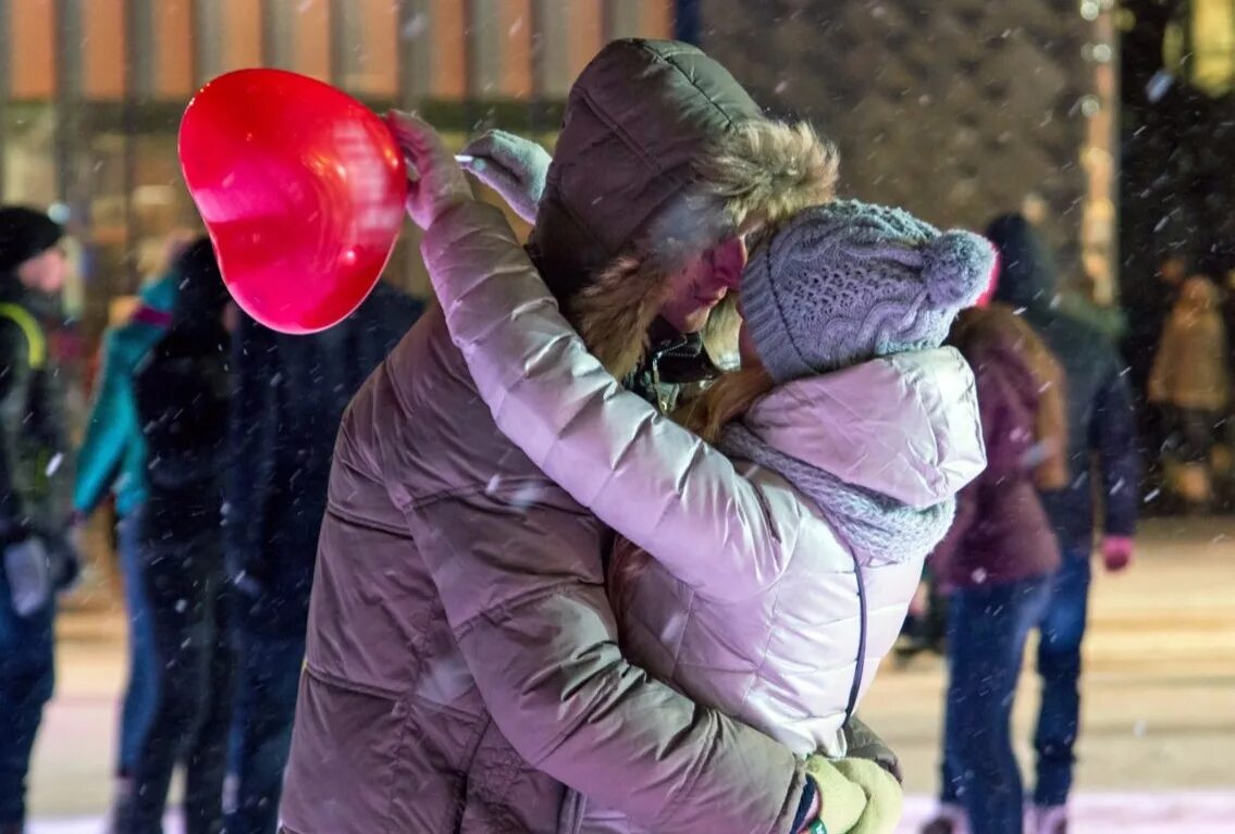 Какие праздники отмечают 14. День влюбленных Москва. Празднование 14 февраля. День влюбленных в России отмечают.