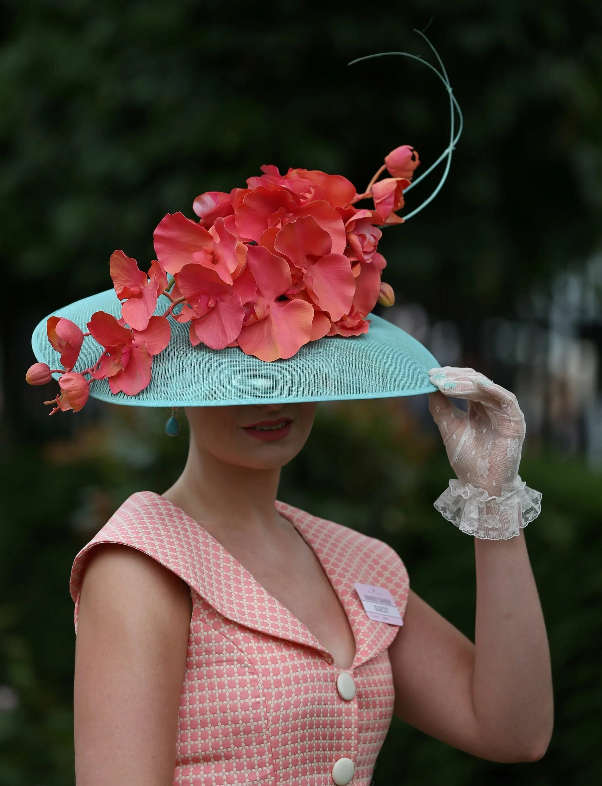 Royal Ascot шляпки. Аскот шляпка летняя леди. Шляпки Royal Ascot Kate mi. Шляпа с цветами.