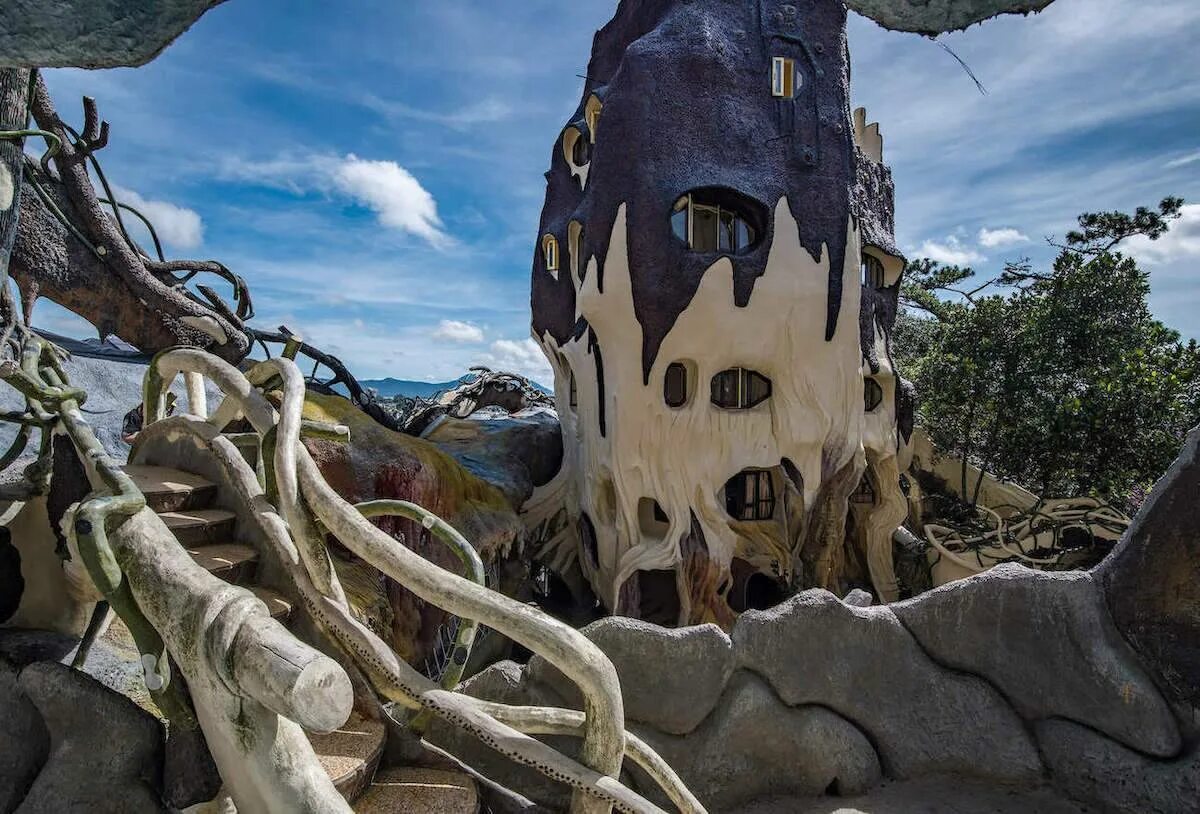 Как называется сумасшедший дом. Ханг нга далат вьетнам. далат crazy house. крэйзихаус вьетнам. сумасшедший дом во вьетнаме в далате.