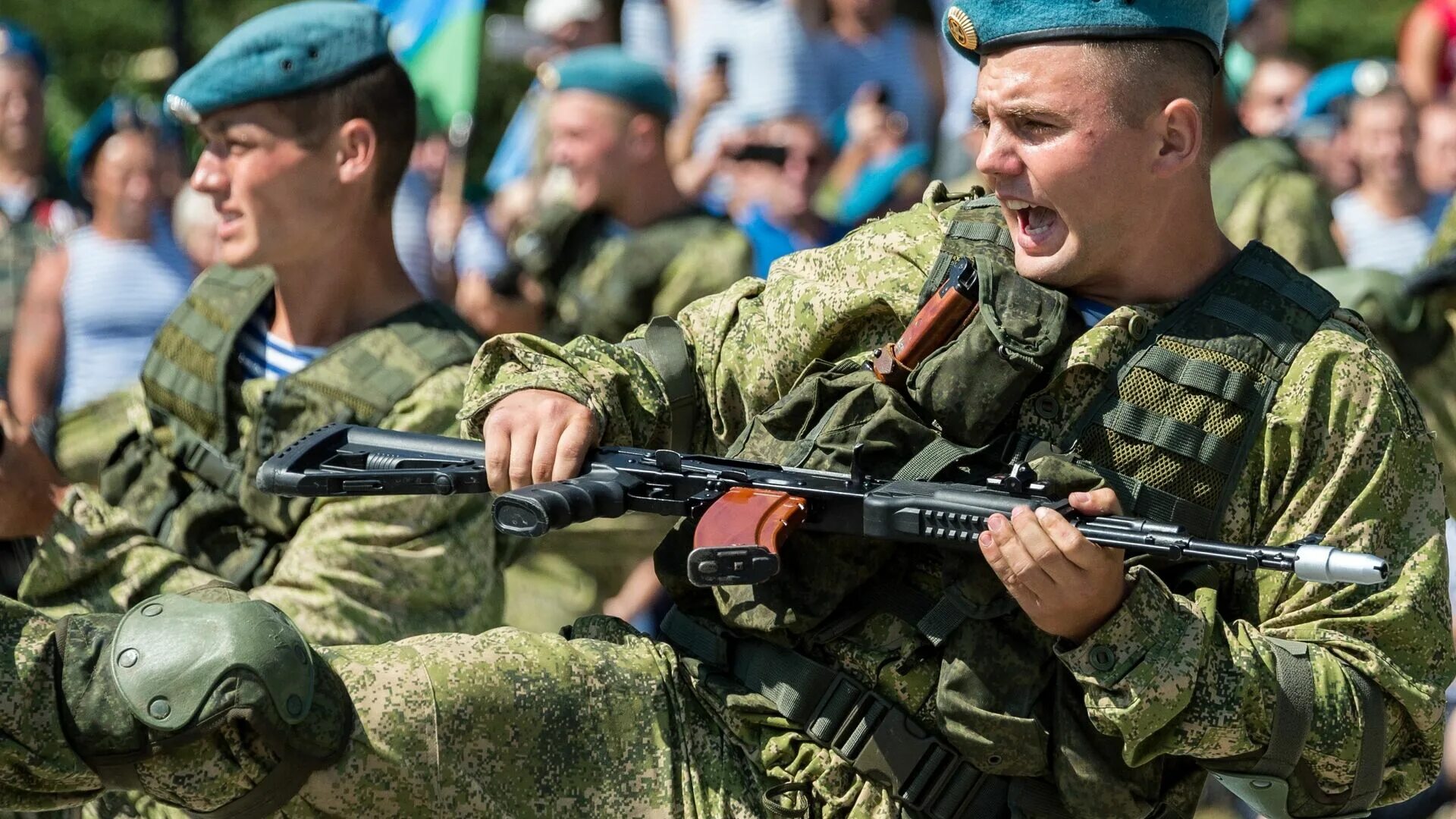 Сделали десантником. Вооруженные силы РФ воздушно-десантные войска. Воздушно десантные войска ВДВ России. ВДВ вс РФ. Вооруженные силы ВДВ.