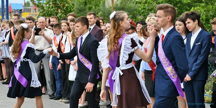 Сценарий последнего звонка 11 класс 2025 год. Выпускники 11 класса. школьный выпускной. выпускной праздник. выпускной в школе 11.