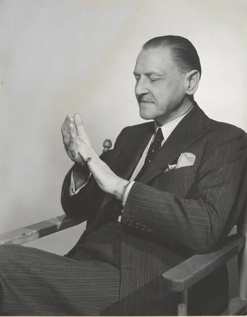 Somerset maugham. Уильям моэм. Моэм соммерсет уильям. Сомерсет моэм википедия. Сумер сет моэм писатель.