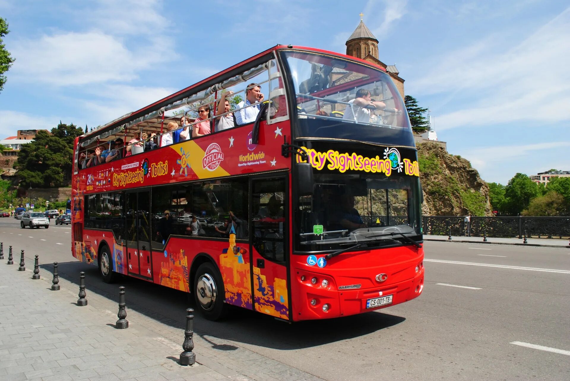 Тбилиси двухэтажный автобус. City Tour Тбилиси автобус экскурсия. Туристические автобусы в Тбилиси. Тбилиси Сити тур. Дискавери автобусный тур