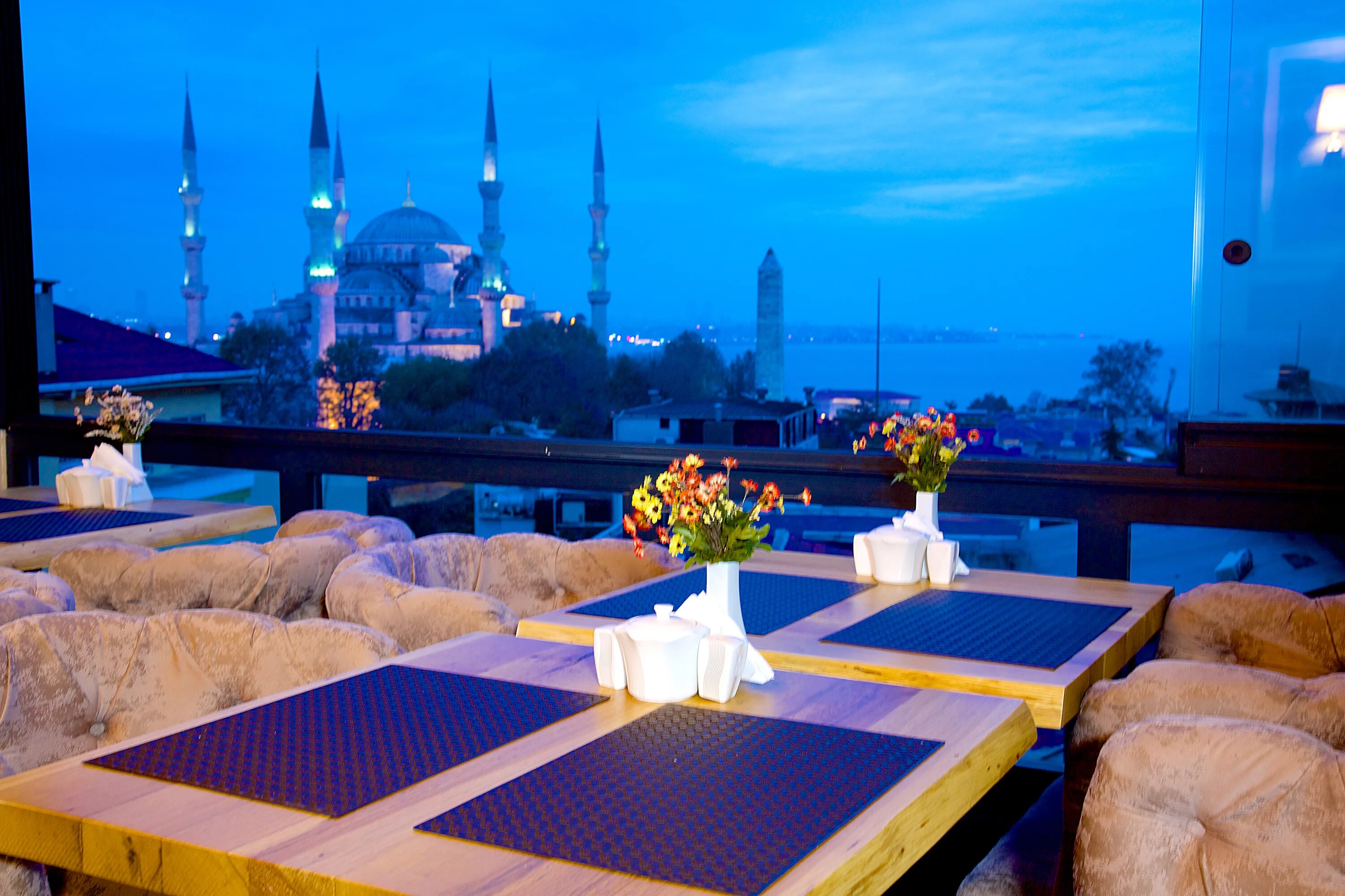 Отель Султанахмет в Стамбуле. Istanbul Hotel Стамбул. Перула отель Стамбул. Evsen Hotel Стамбул терраса.