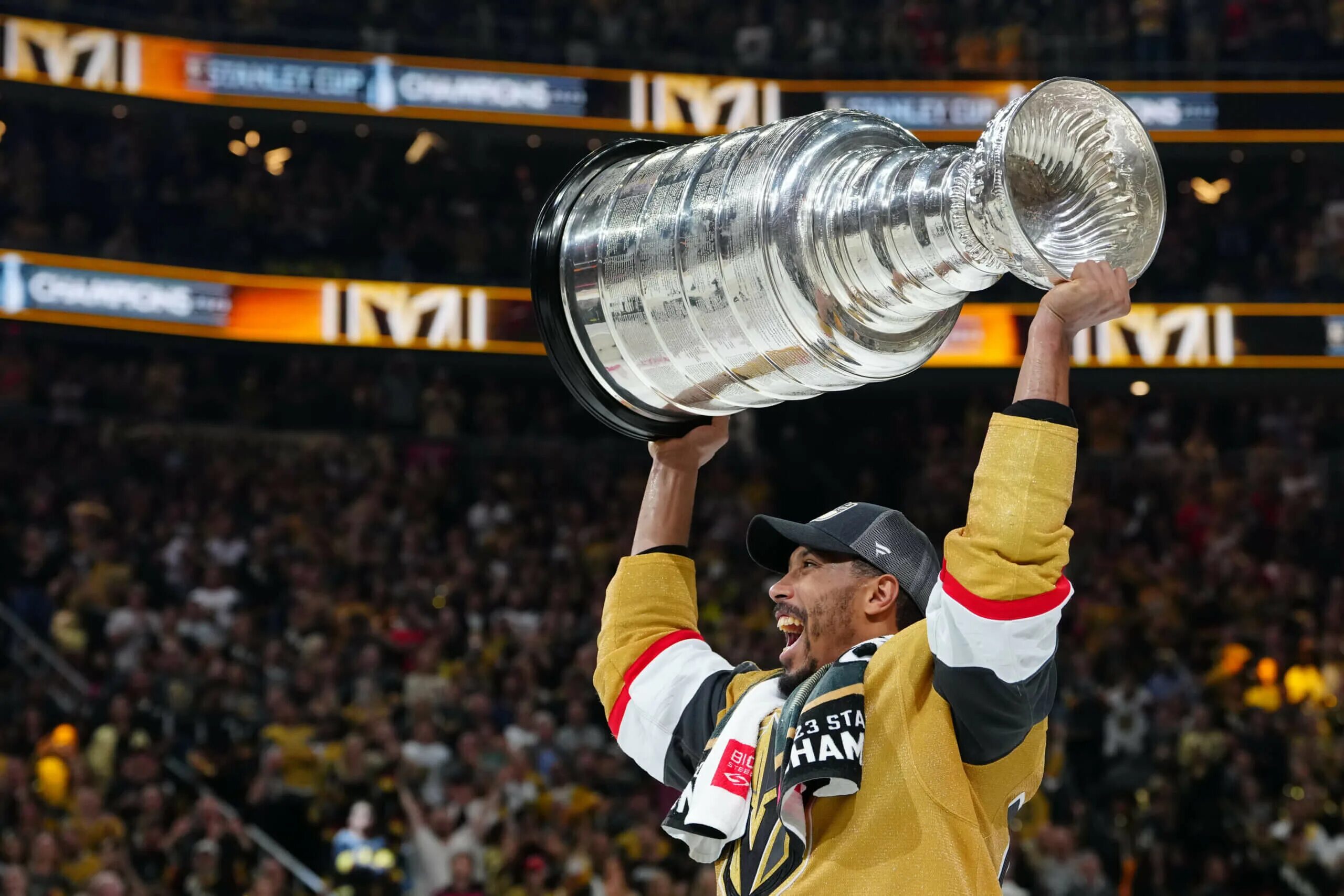 Eso gold skin. Gold tv series. Can the gold. Бандаж nba warriors. Кубок стэнли 2022.