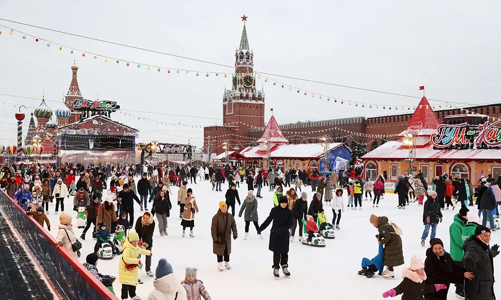 Гум ярмарка карусель. Новогодняя ярмарка на красной площади. Гум ярмарка 2023. Москва книжный фестиваль красная площадь. Ярмарка в москве 2024 на красной площади.