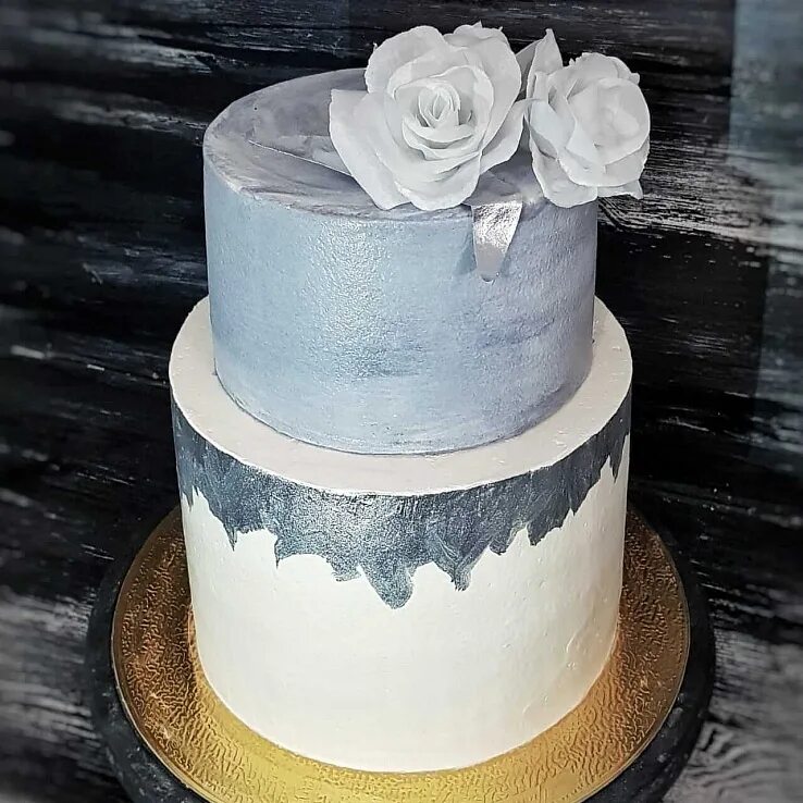 Серый свадебный торт. Украшение серого торта. Торт с вазой. Как сделать серый торт. Серо розовый торт.