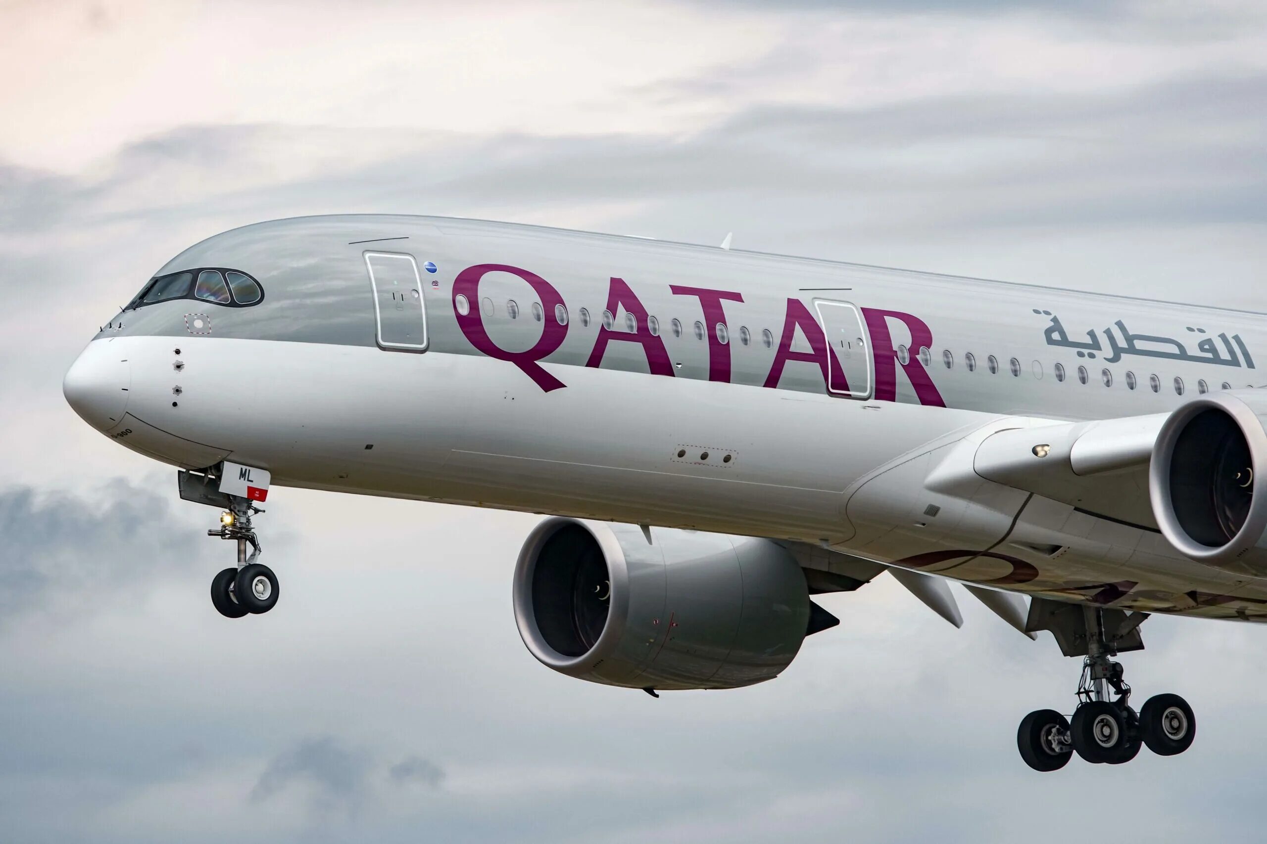 Катар дав. Авиакомпания Катар Эйрвейз. Катар Эйрлайнс самолеты. Самолет Катар Эйрвейз. Qatar Airways a350 Шереметьево.