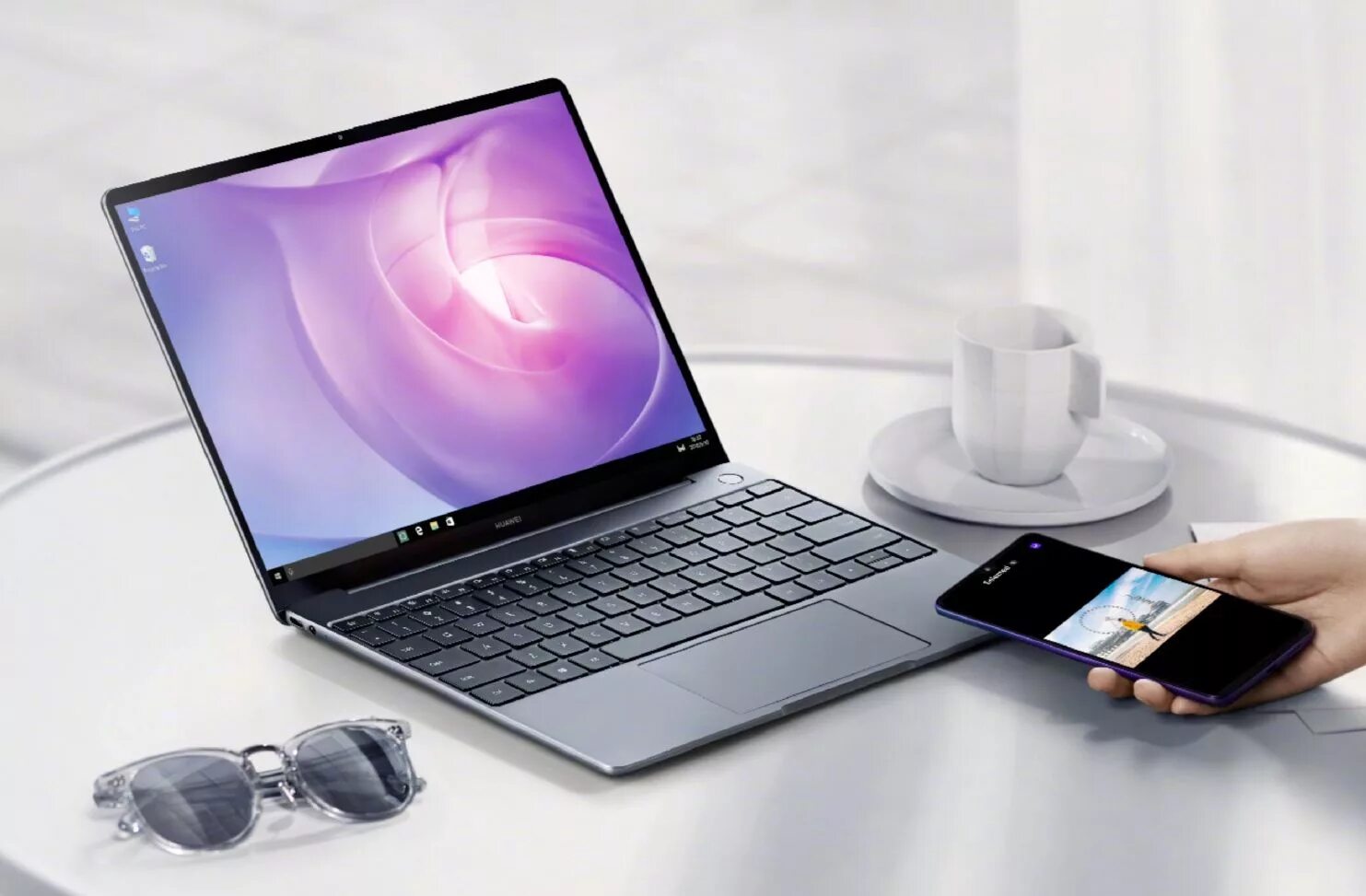 Huawei matebook аккумулятор. Huawei MATEBOOK 13. Ноутбук Хуавей 13. Huawei MATEBOOK 13 2018. Huawei MATEBOOK 13 i7.