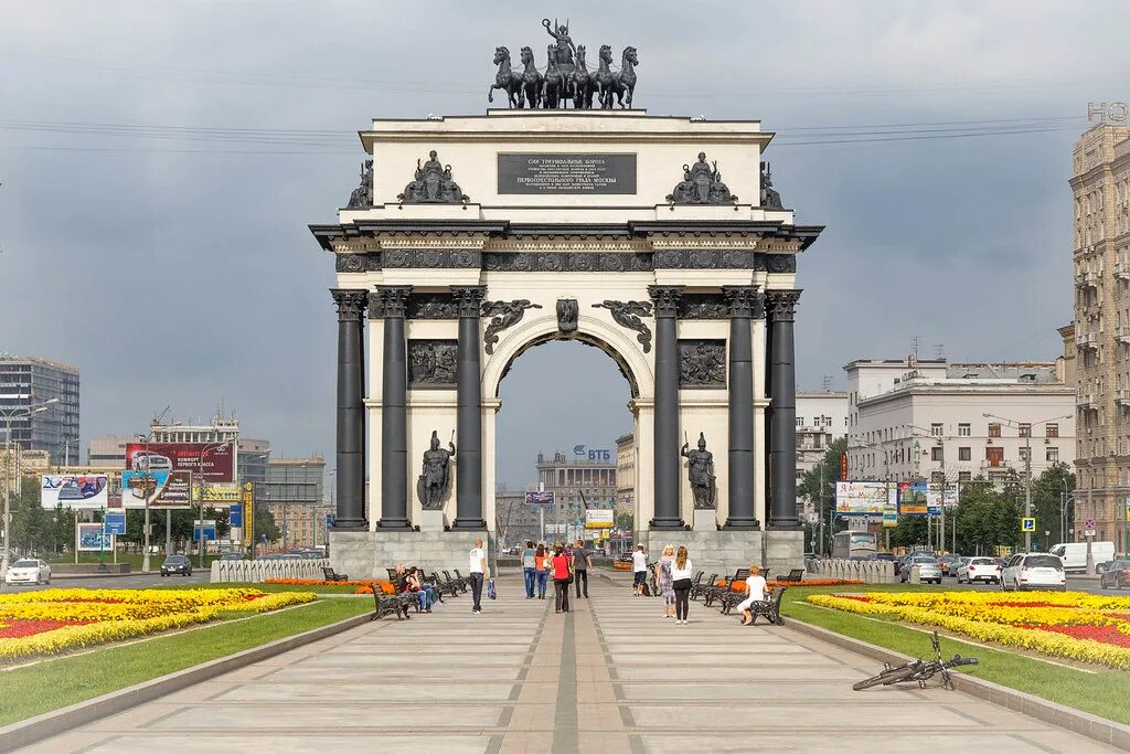Триумфальная арка в москве в честь чего. Московские триумфальные ворота (триумфальная арка) в москве. триумфальная арка бове москва. триумфальная арка поклонная гора в москве. триумфальная арка кутузовский проспект.