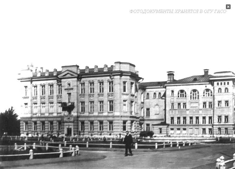 Университет Саратов 1909г. Саратовский государственный университет Чернышевского 1909 г.. Императорский Николаевский Саратовский университет. Университет в Саратове 20 век.