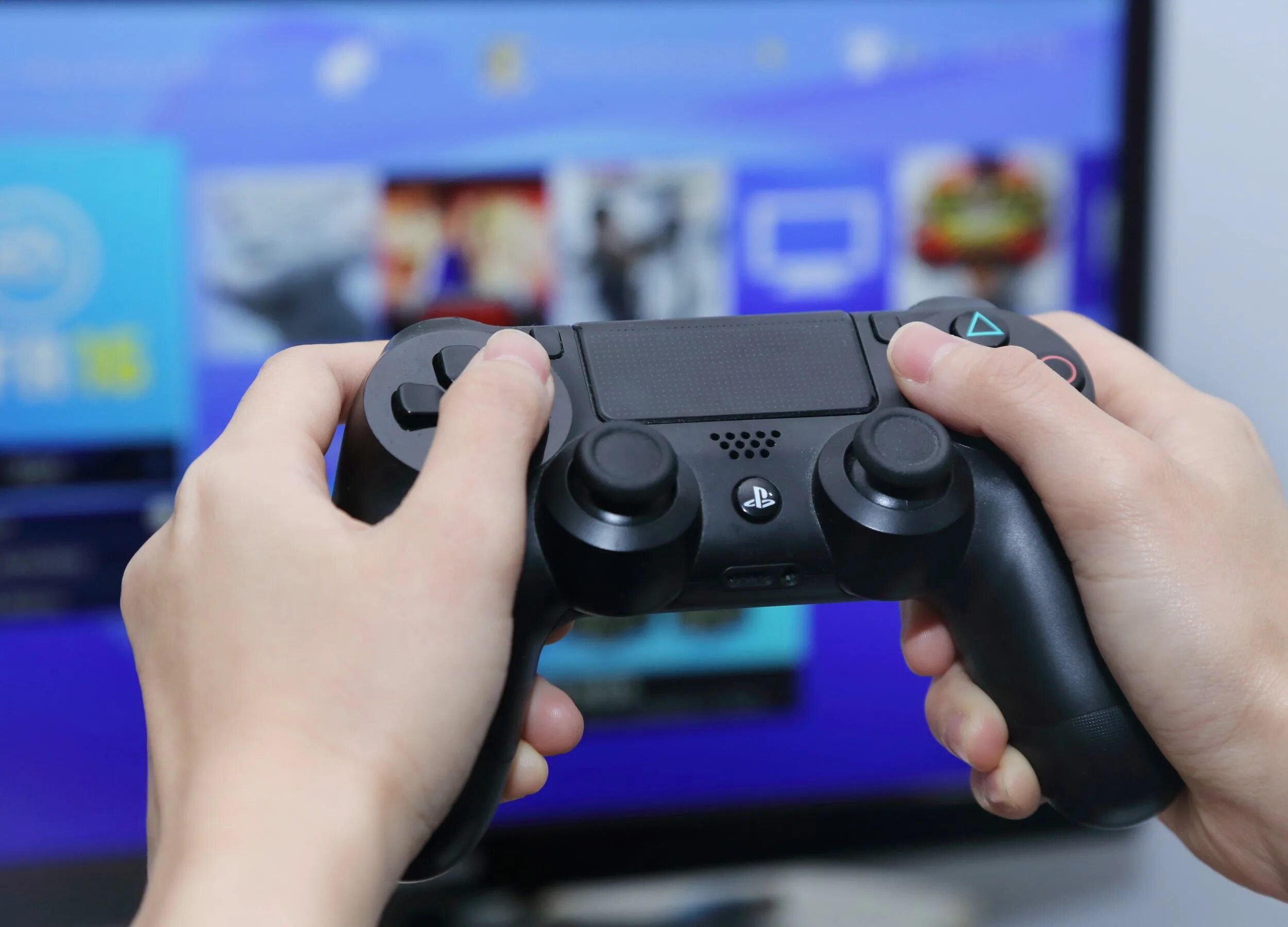 Нужны игры приставки. Sony PLAYSTATION 5. Плейстейшен 4. Ps5 Gamepad. Плейстейшен 5 и плейстейшен 4.