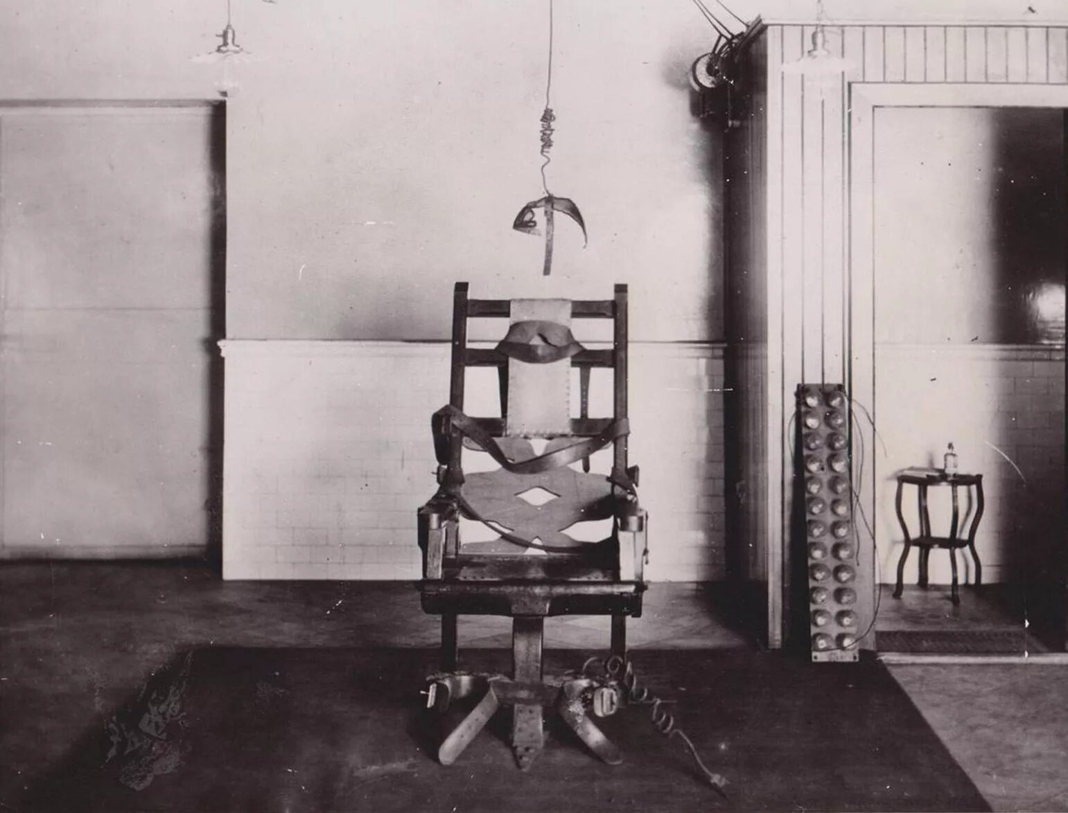 Пытка электрическим стулом. Изобретения Томаса Эдисона электрический стул. Уильям Кеммлер электрический стул. Вильям Джонсон электрический стул.