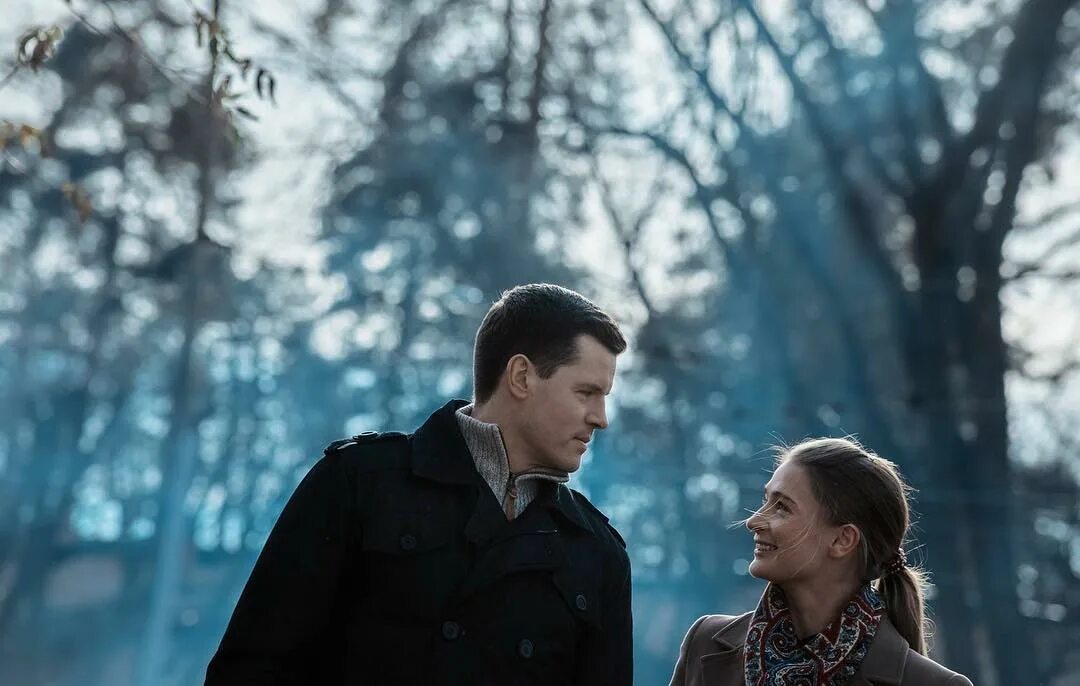 Мелодрамы два брата. Мелодрамы два брата. Двойная жизнь чарли сан-клауда. Ненавижу и люблю сериал. Анна кендрик в фильме свадебный угар.