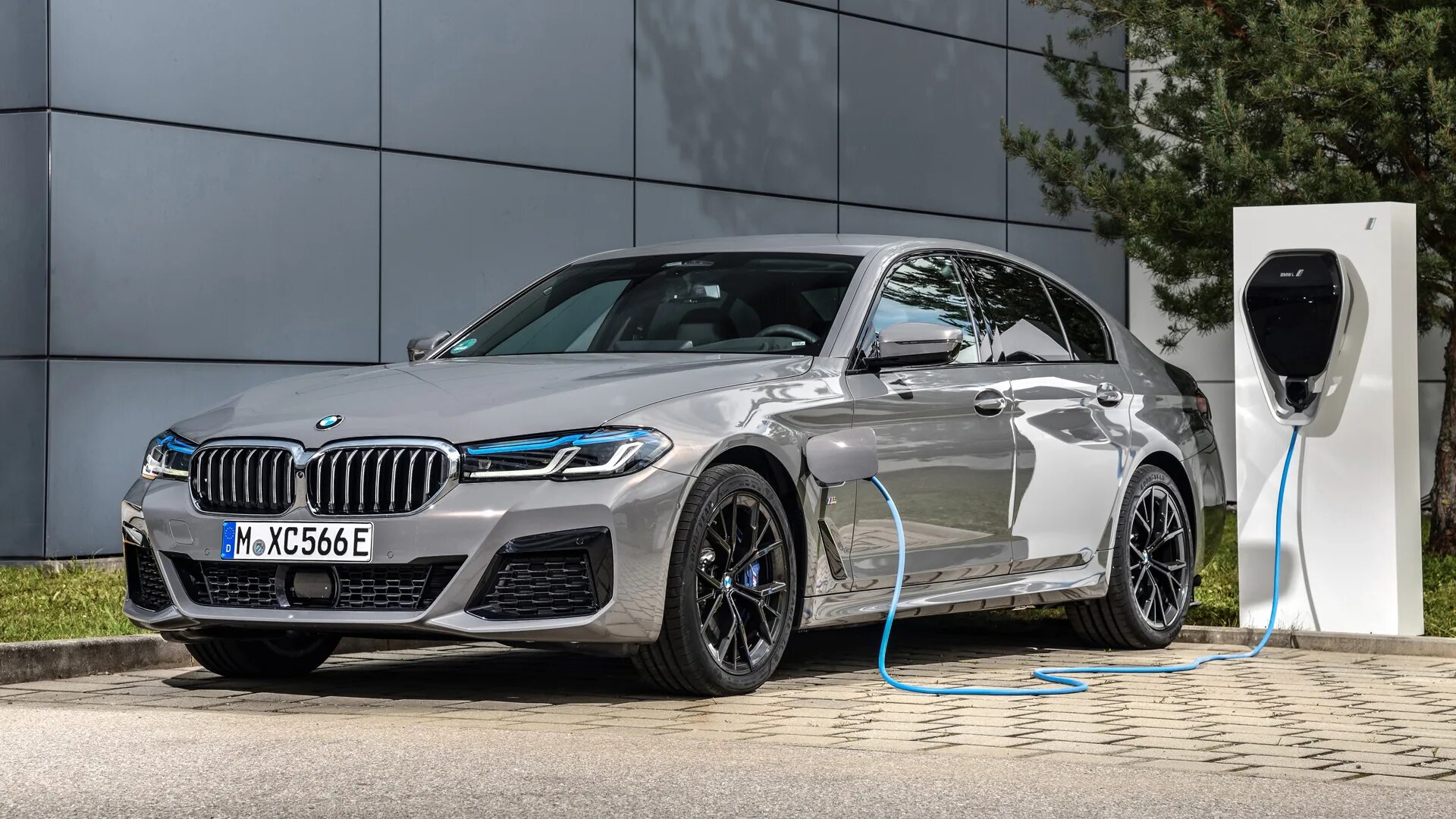 Мягкий гибрид bmw. Бмв 3 гибрид. Bmw 535е li plug in hybrid. Мягкий гибрид bmw. Бмв гибрид городской короткий.