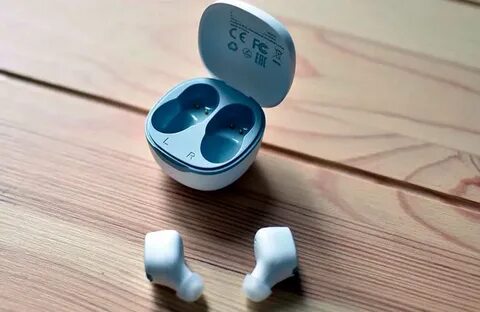 Wireless earbuds htc